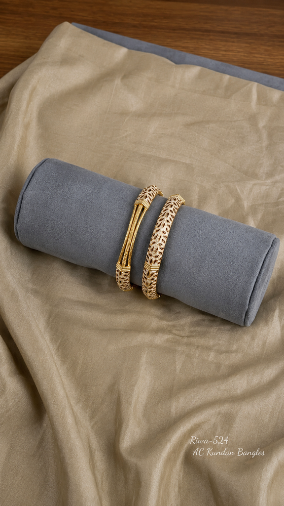 Yellow gold bangle